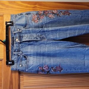 Lucky Brand 10/30 high rise mom Jean drew
